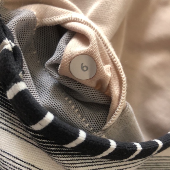LIKE NEW! Lululemon Power Y Tank - Picture 11 of 11